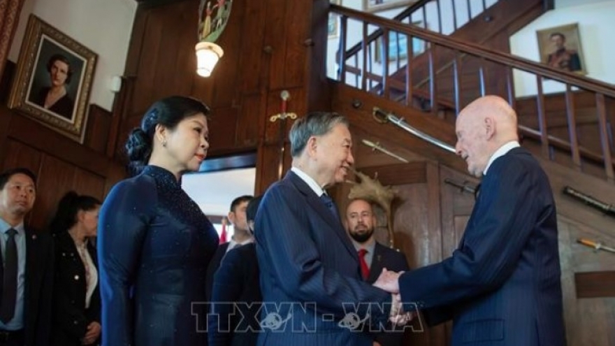 Party General Secretary visits Bulgaria’s Vrana Palace